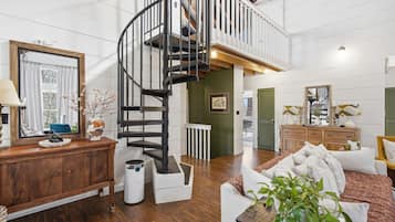 Cabin, Multiple Beds, Patio, Mountain View (Heavenly Hideaway) | Interior