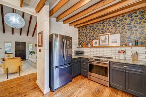 Cabin, nhiều giường, sân hiên, quang cảnh núi (Heavenly Hideaway) | Bếp riêng | Dụng cụ pha cà phê/trà 