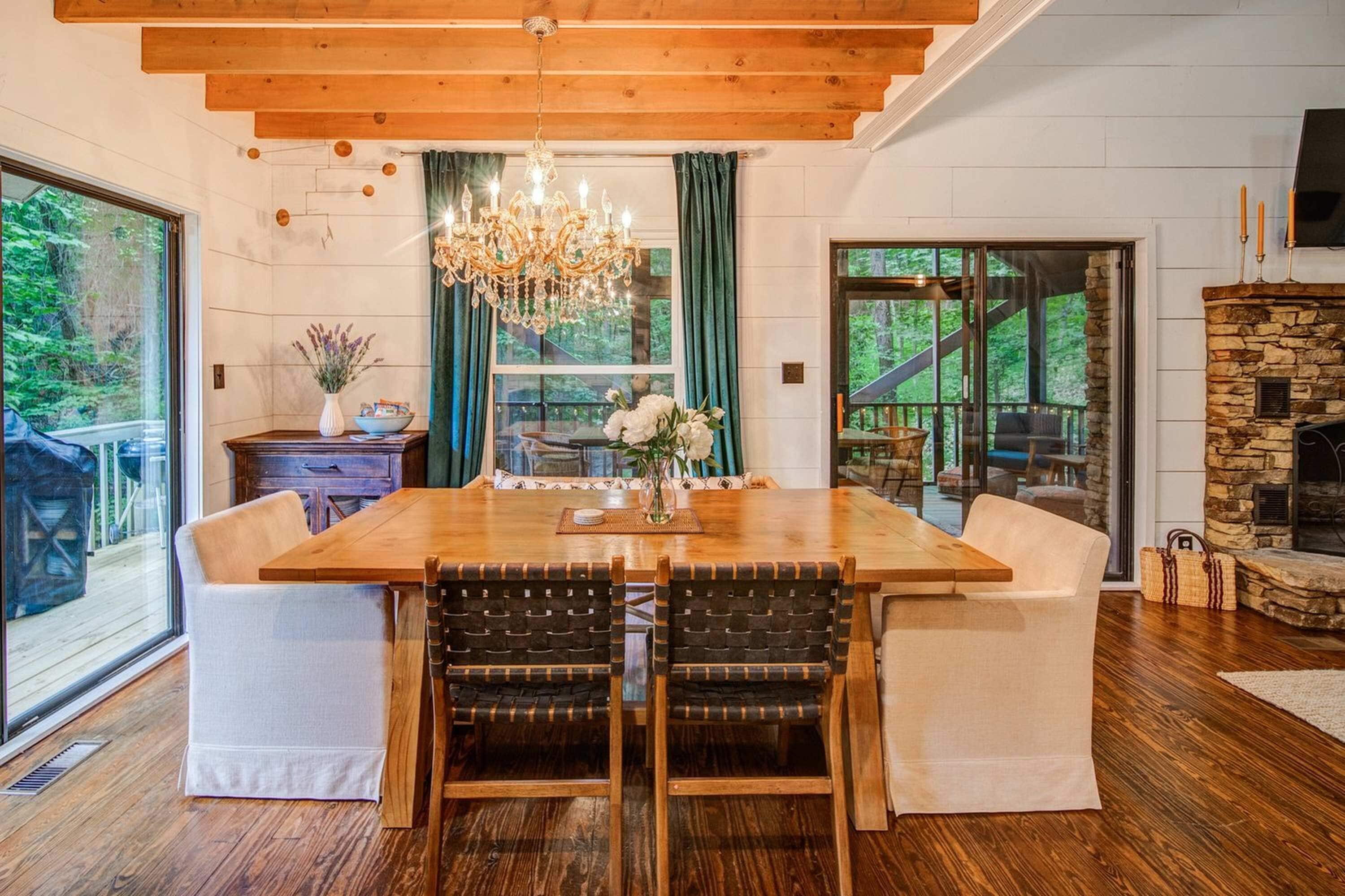 เคบิน, หลายเตียง, ลานระเบียง, วิวภูเขา (Heavenly Hideaway) | ร้านอาหาร