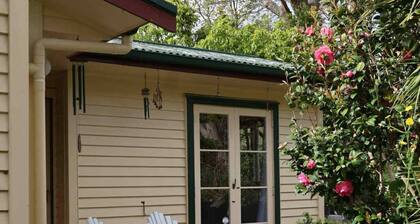 Tranquil Early 1900s Retreat in Auckland With Free Parking