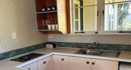 Tranquil Early 1900s Retreat in Auckland With Free Parking