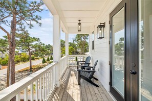 Terrace/patio - Modern Pet-Friendly Retreat for Families w/2 Bunk Rooms | Brand New Pool! (Seagrove Beach)