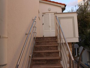 Apartment | Property grounds - Adriatic Apartment With Large Terrace (Novalja)