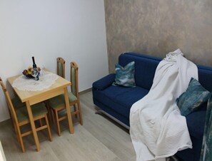 Apartment | Living room - Adriatic Apartment With Large Terrace (Novalja)