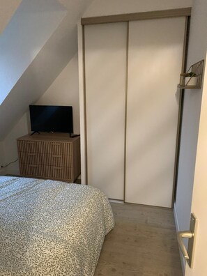 2 bedrooms, travel crib, free WiFi, bed sheets - Cosy Norman cottage with garden, swimming pool and private parking. (Cabourg)