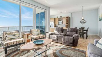 公寓客房, 多張床, 陽台 (Diamond Beach Resort) | 起居區