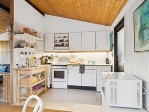 Fridge, microwave, cookware/dishes/utensils - "Sarita" - 200m from the sea by Interhome (Sjællands Odde)