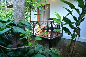 Luxury Cottage, Garden View | Terrace/patio - 4 Nature stay (Somvarpet)