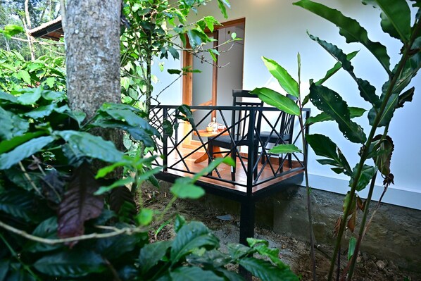 Luxury Cottage, Garden View | Terrace/patio
