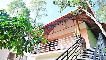 Luxury Cottage, Garden View | Exterior