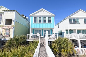 Exterior - Oceanfront 5 Bedroom House Next To the Surfside Beach Pier! - Pier Pleasure (Surfside Beach)