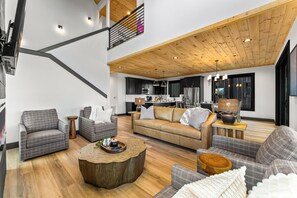 Smart TV, fireplace, video games - Purpose Lodge: Luxe Mountain Retreat with Indoor Pool & Iconic Views (Sevierville)