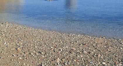 Studio, Les Yeux sur l'eau, facing Morgat beach,