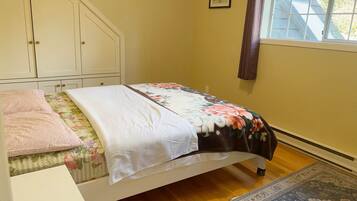 4 bedrooms, internet, bed sheets
