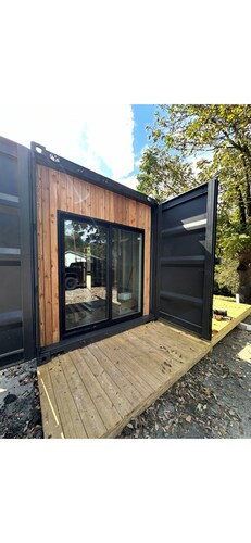 Cozy 2-bedroom apartment in charming Whitwell with AC