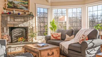 Nhà, nhiều giường, bếp, quang cảnh vườn (Town & Tide) | Khu phòng khách