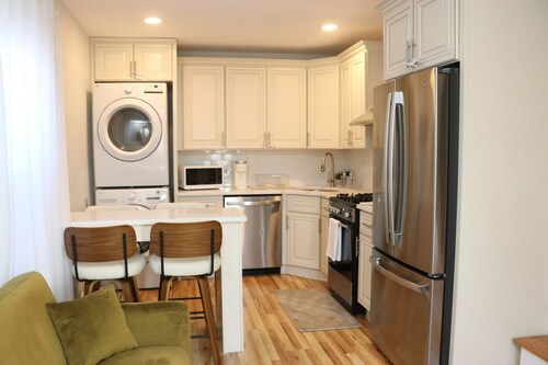 Spacious & Elegant 3 full bedroom apartment - Heart of Long Island