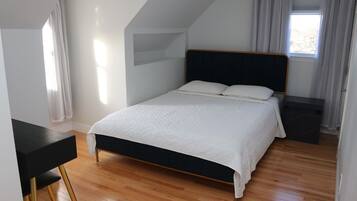3 bedrooms, iron/ironing board, WiFi, bed sheets