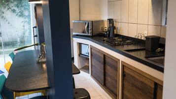 KĂŒhlschrank, Mikrowelle, Ofen, Herdplatte