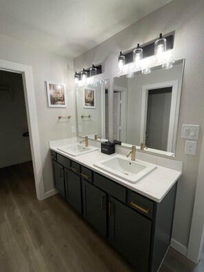 Bathroom - Spark Getaways: The Garden of Eden with Sauna (Lubbock)