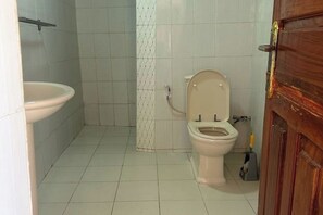 Towels, toilet paper - Unwind in the Heart of Old Harar – A Timeless Cultural Home (Harar)