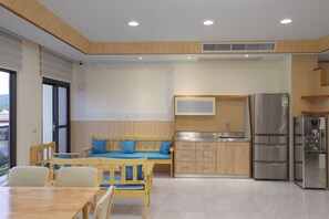 Lobby sitting area - Light Haus Inn (Hengchun Township)