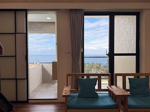Luxury Studio Suite, Ocean View | Interior