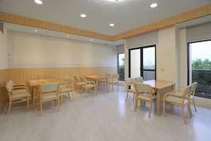 Lobby sitting area - Light Haus Inn (Hengchun)