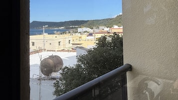 Habitación cuádruple de lujo, vistas al mar | Jardines del alojamiento