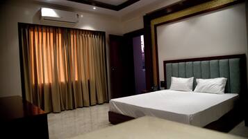 Deluxe Double Room, City View | Desk, laptop workspace, free WiFi