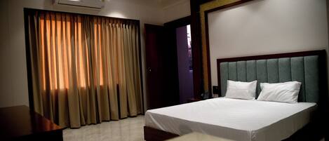 Deluxe Double Room, City View | Desk, laptop workspace, free WiFi