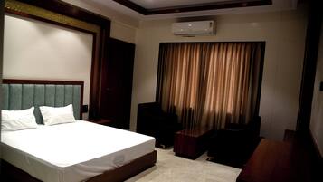 Deluxe Double Room, City View | Desk, laptop workspace, free WiFi