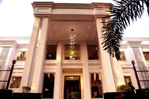 Exterior detail - The shark inn Residency (Huzur)