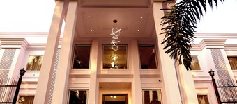 The shark inn Residency