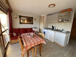 Interior - Apartment for 7 people, balcony, mountain view (Chamrousse)