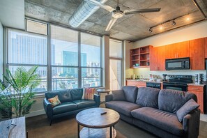 智能电视、壁炉