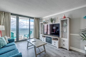 Living area - Palms Resort #1704: 2 BR, 2.5 BA Condominium in Myrtle Beach, Sleeps 6 (Myrtle Beach)