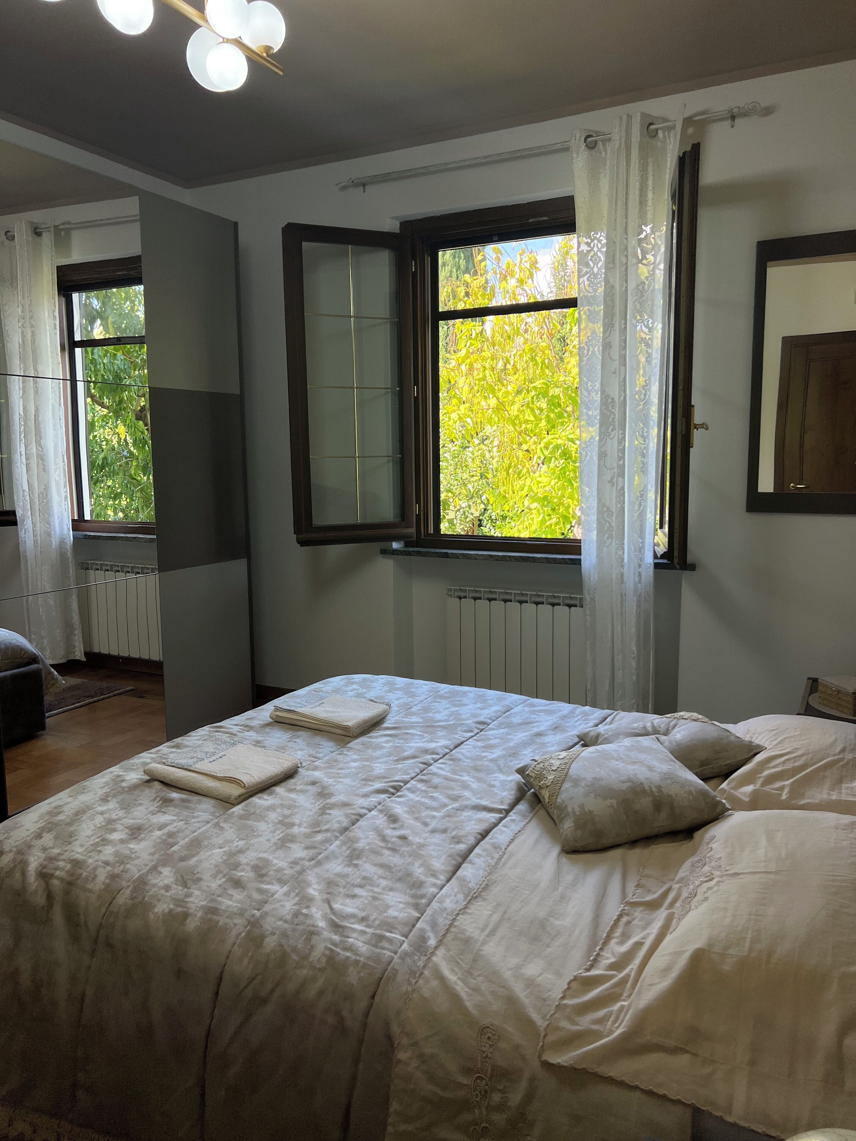 5 bedrooms, iron/ironing board, travel crib, free WiFi