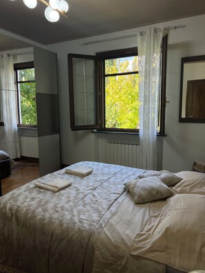 5 bedrooms, iron/ironing board, travel cot, free WiFi - Relax Home Holiday (Umbria)