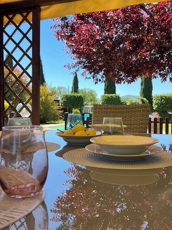 Outdoor dining. Relax Home Holiday