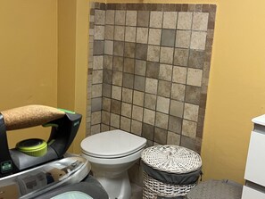 Shower, hair dryer, bidet, towels - Relax Home Holiday (Umbria)