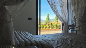 5 bedrooms, iron/ironing board, travel crib, free WiFi