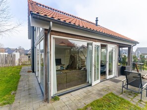 Exterior - Coastal Family Escape With Enclosed Garden (Renesse)
