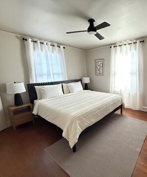 3 chambres, bureau, fer et planche à repasser, accès au Wi-Fi (inclus)
