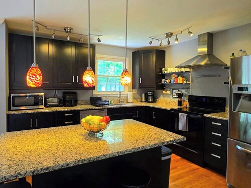 Spacious 4BR Retreat | Yard, BBQ & Prime Location