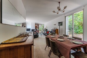 Dining - House in the heart of the pines (La Teste-de-Buch)