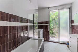 Shower, hair dryer, bidet, towels - House in the heart of the pines (La Teste-de-Buch)
