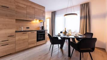 Apartment, Balkon, Bergblick | Eigene Küche