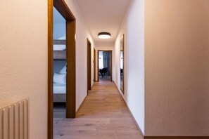 Apartemen Keluarga, balkon, pemandangan gunung | Interior