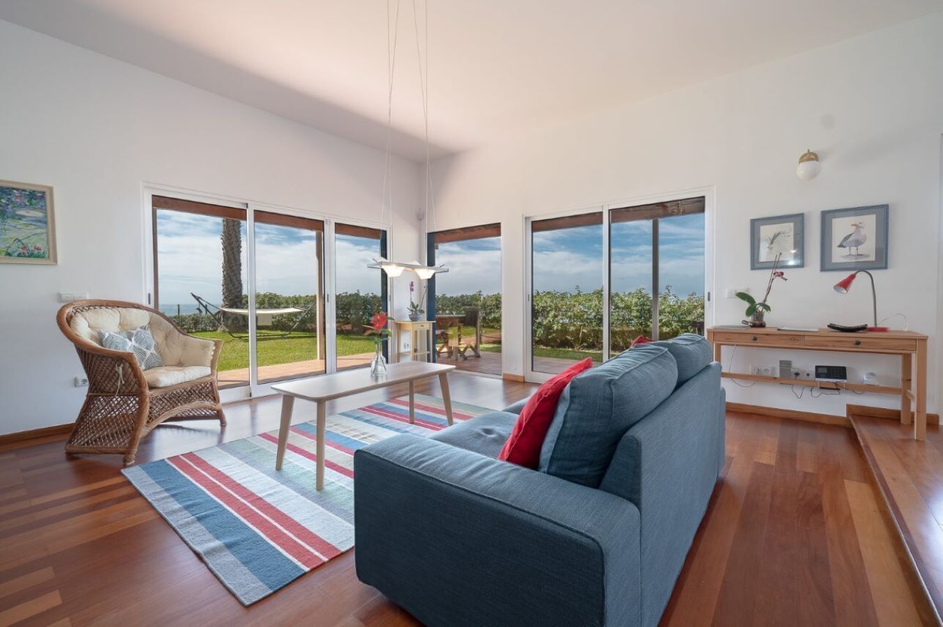 Deluxe House, Ocean View | Living area